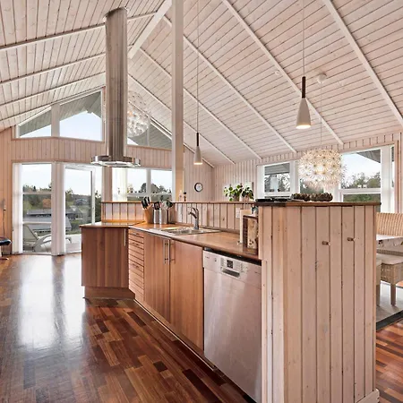 In With 2 Bedrooms And Internet Holiday home *