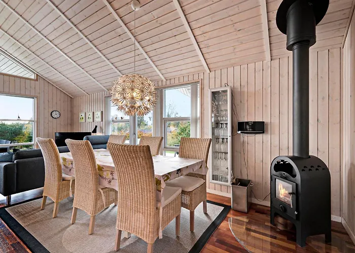 In With 2 Bedrooms And Internet